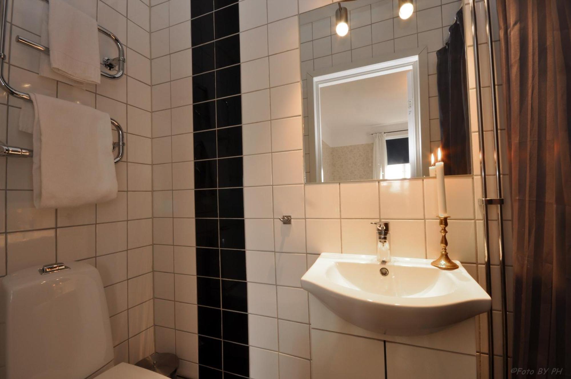 Töreboda Pensionat Praestgarden חדר תמונה
