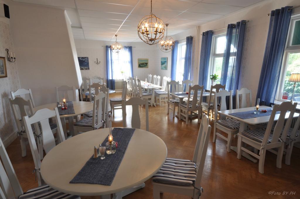 Töreboda Pensionat Praestgarden מראה חיצוני תמונה