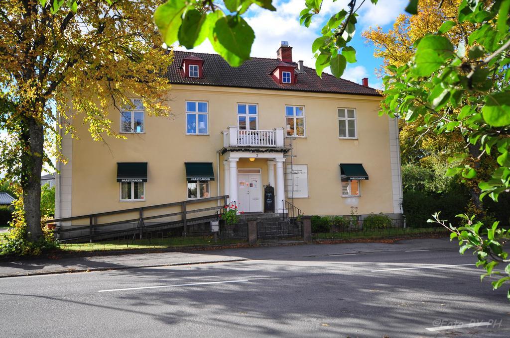 Töreboda Pensionat Praestgarden מראה חיצוני תמונה